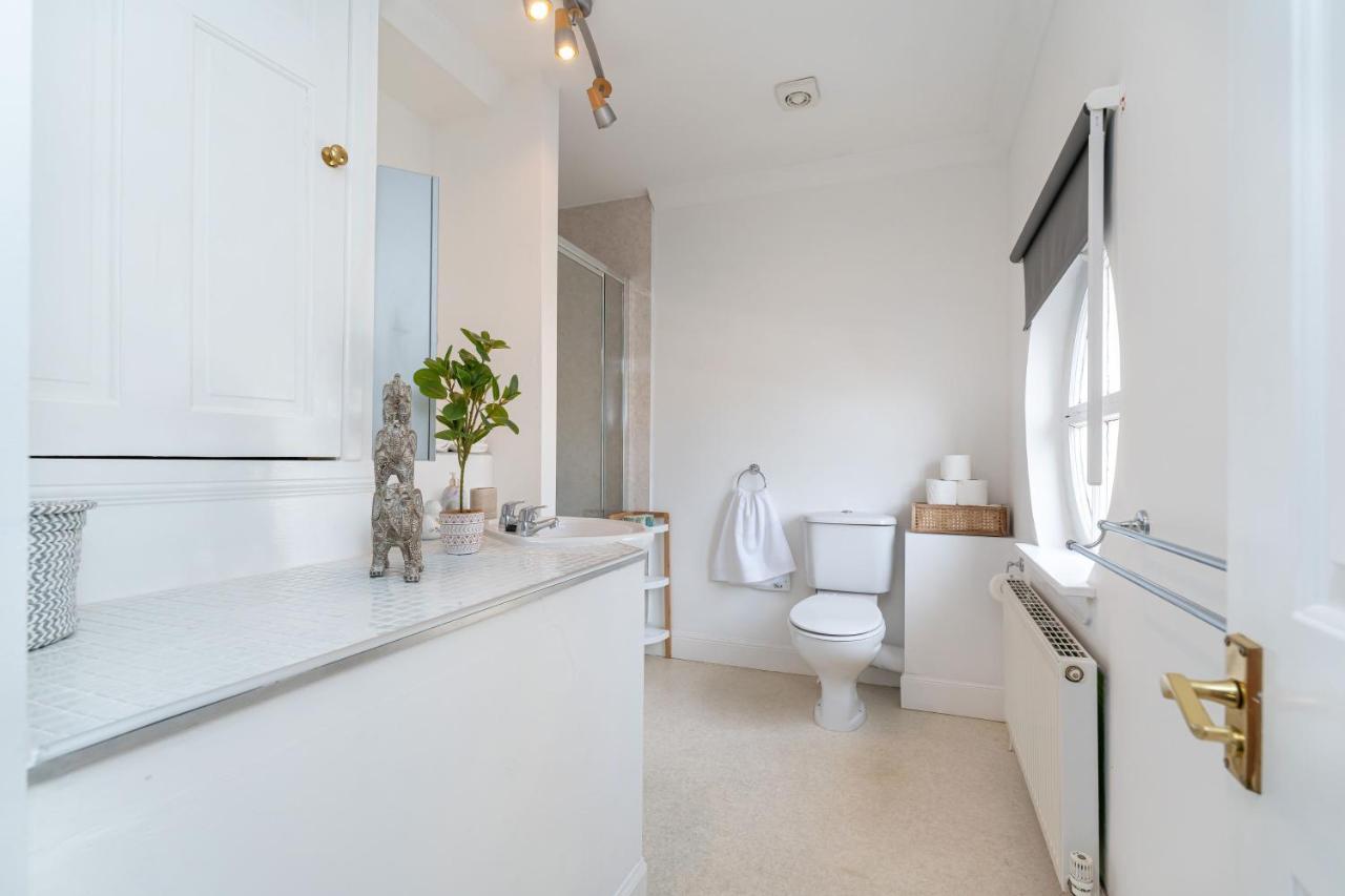 New Four Bedroom House - All Rooms Ensuite Stirling Eksteriør billede