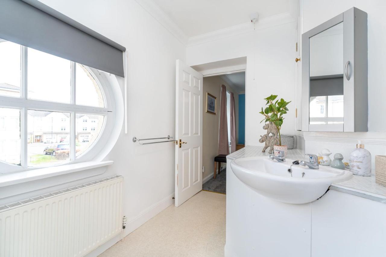 New Four Bedroom House - All Rooms Ensuite Stirling Eksteriør billede