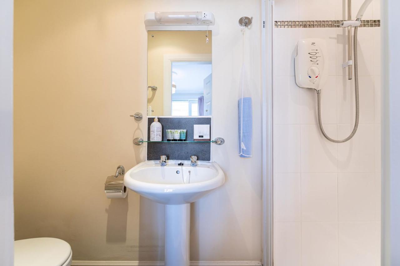 New Four Bedroom House - All Rooms Ensuite Stirling Eksteriør billede