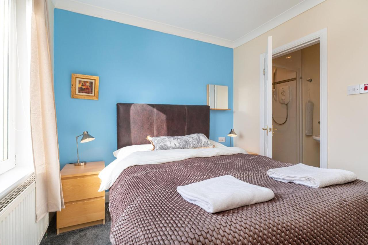 New Four Bedroom House - All Rooms Ensuite Stirling Eksteriør billede