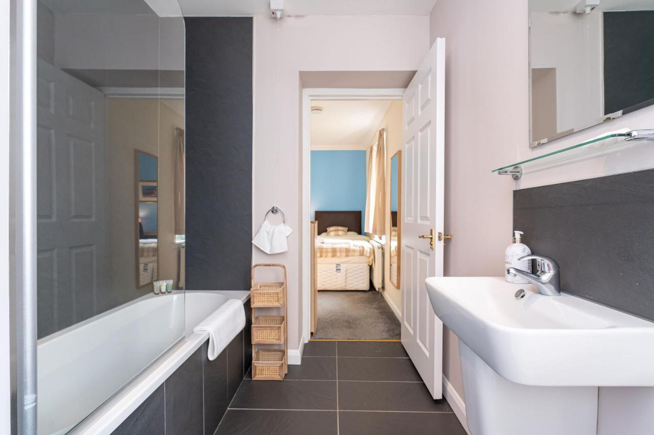New Four Bedroom House - All Rooms Ensuite Stirling Eksteriør billede