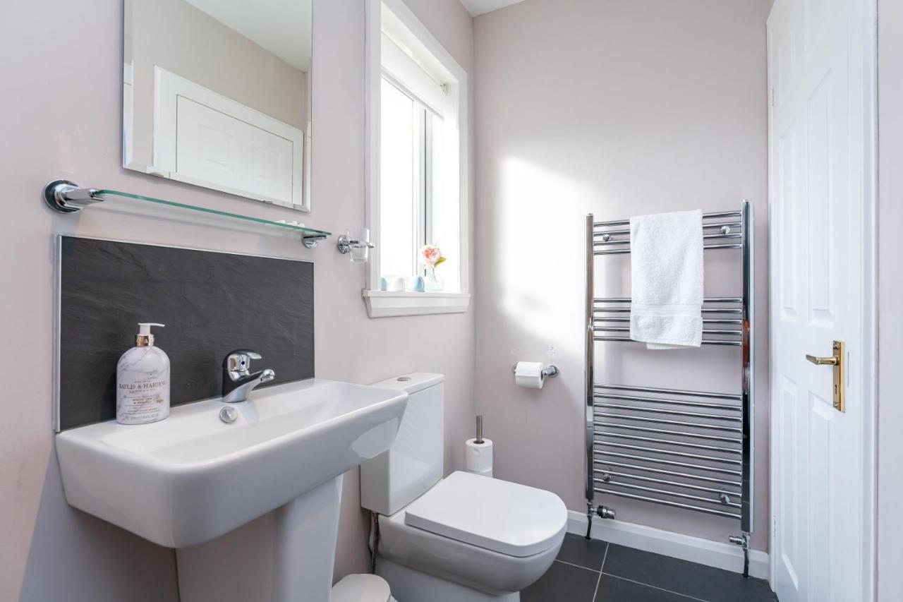 New Four Bedroom House - All Rooms Ensuite Stirling Eksteriør billede