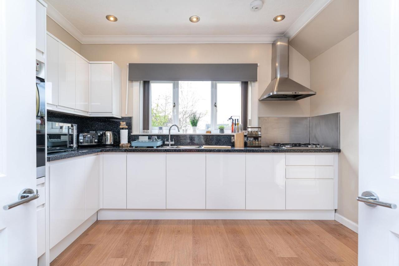 New Four Bedroom House - All Rooms Ensuite Stirling Eksteriør billede